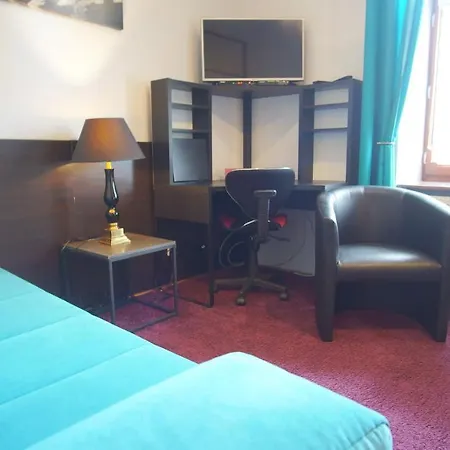 帕特里亚公寓旅舍 *